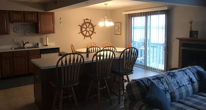 Captainâs Quarters est situĂ© sur la rue Main Au centre-ville de Frankfort.