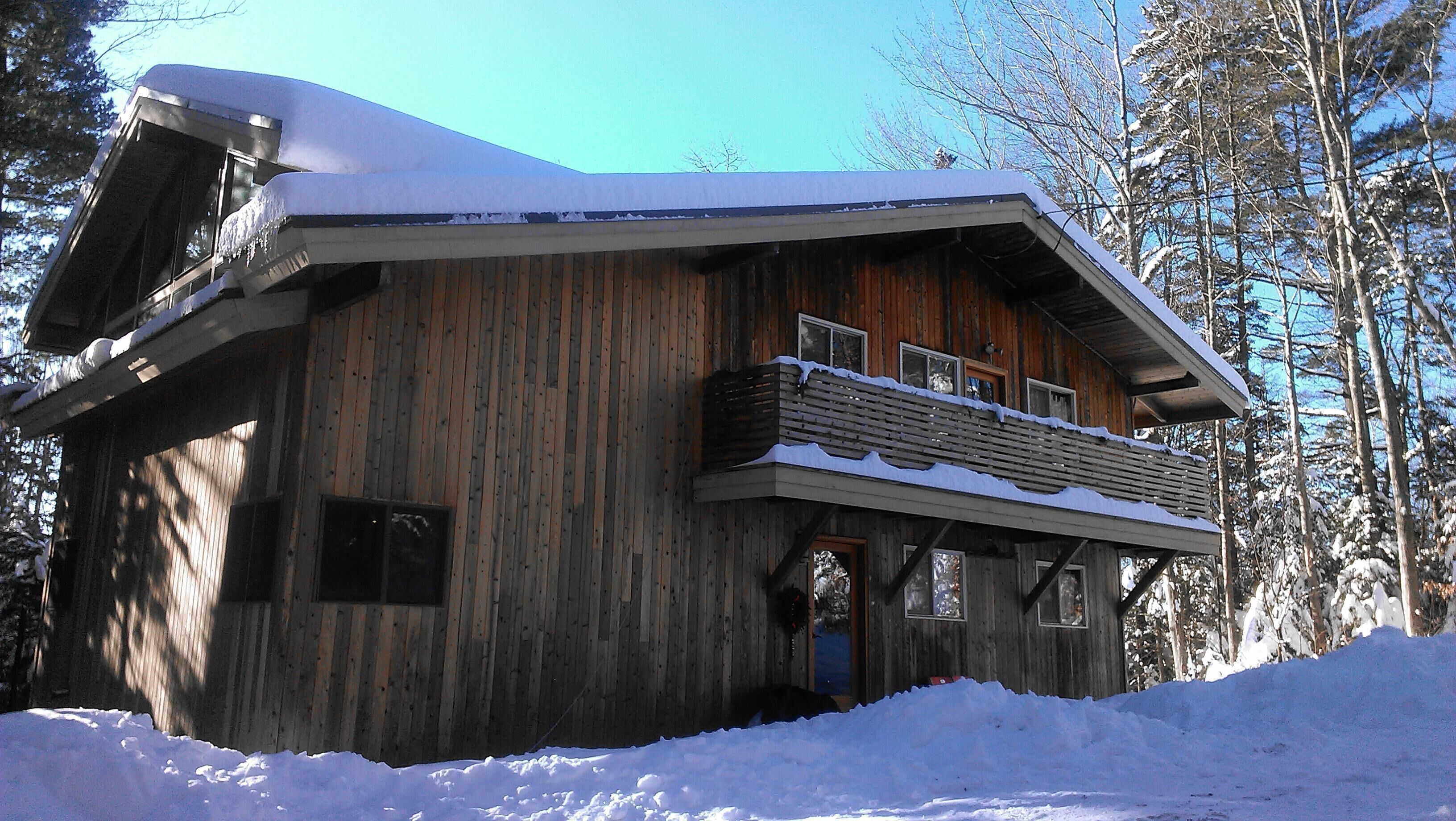 Family ski getaway, minutes from two ski mountains