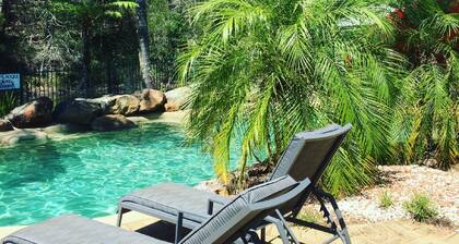 The Lilypond - a beautiful escape with log fire & spa bath surrounded by nature.