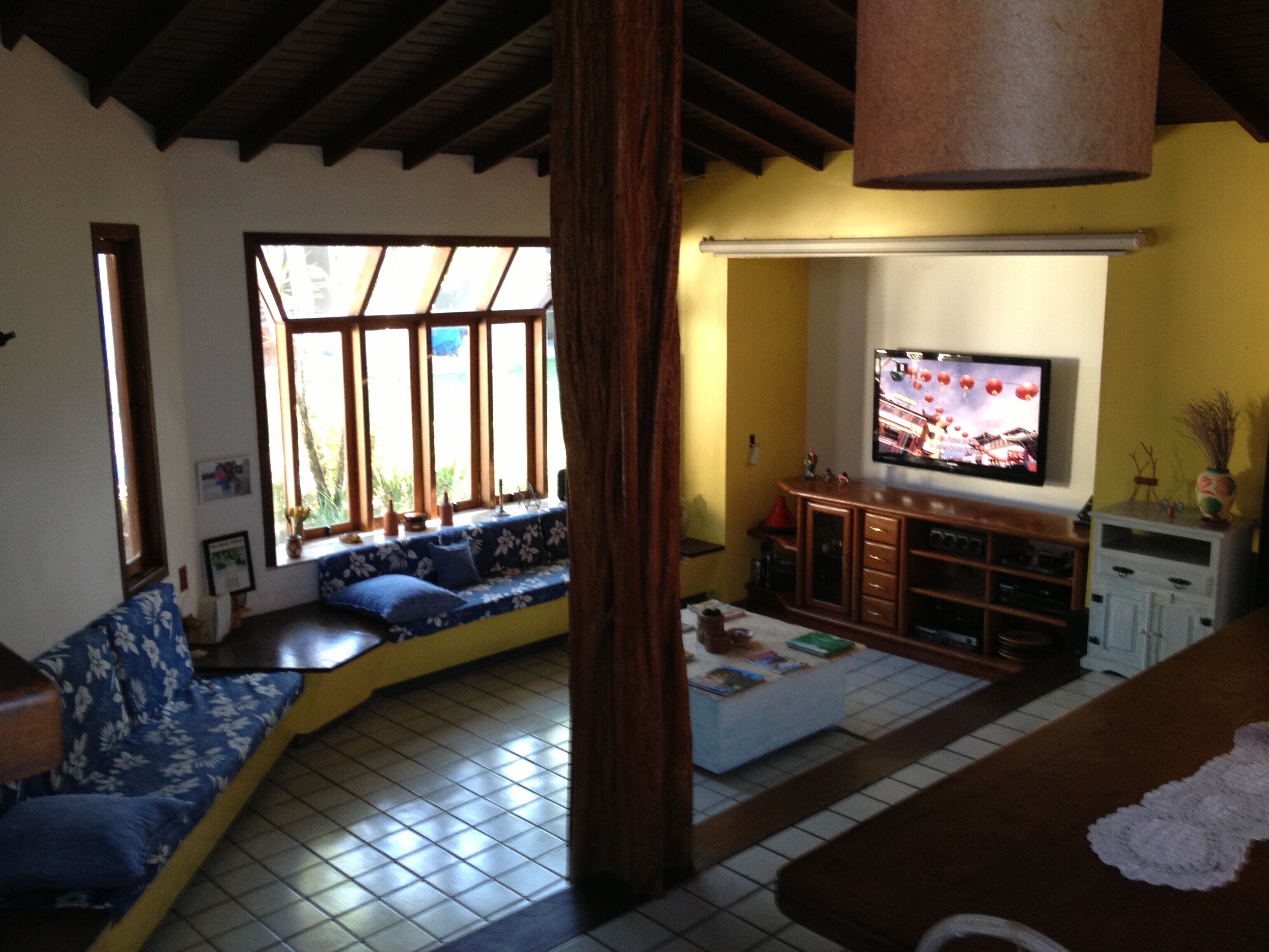 Beach house with 04 suites air cond, american-bar pool, sauna, barbecue