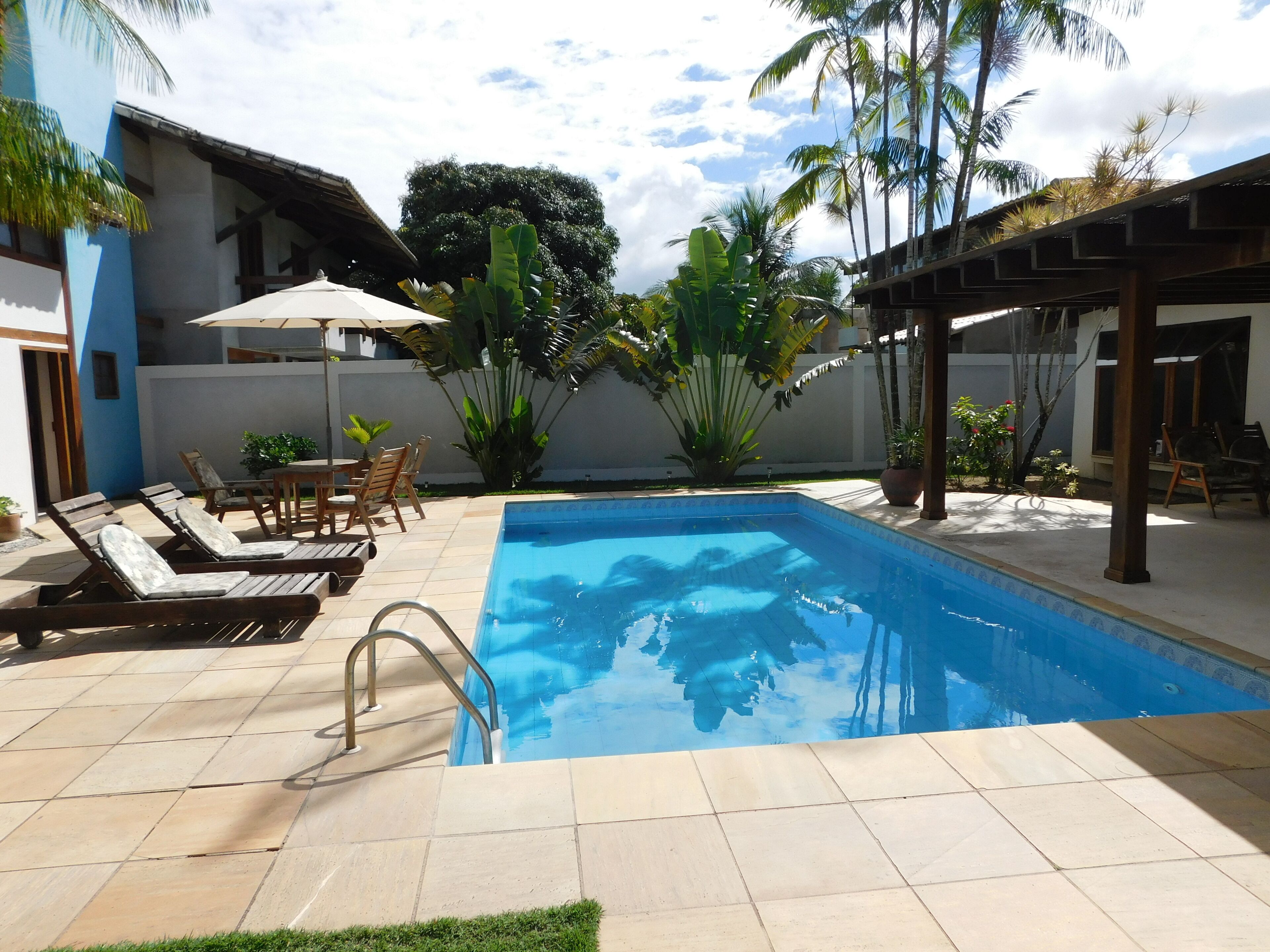 Beach house with 04 suites air cond, american-bar pool, sauna, barbecue