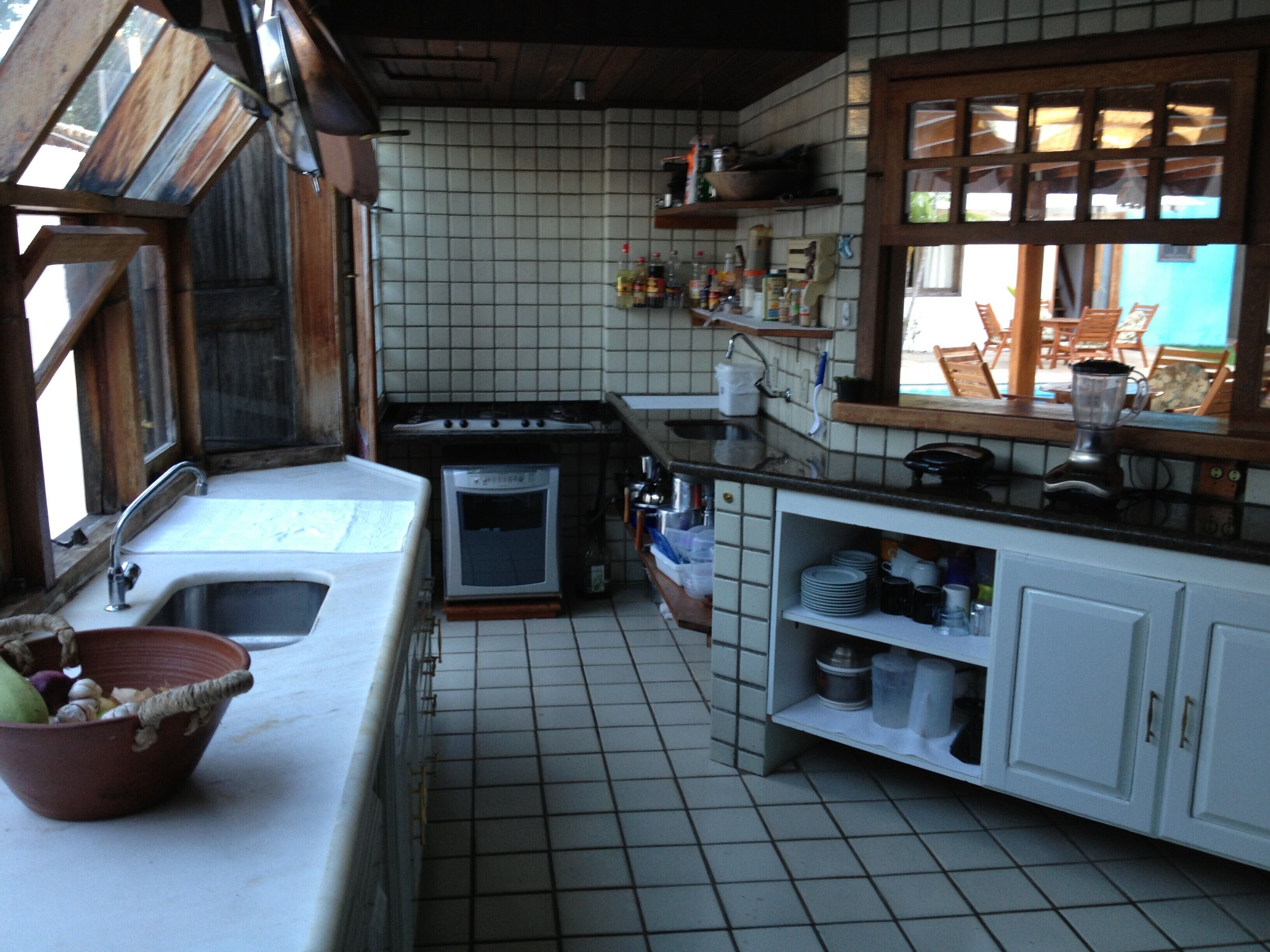 Beach house with 04 suites air cond, american-bar pool, sauna, barbecue