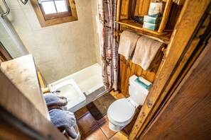 Sèche-cheveux, serviettes fournies