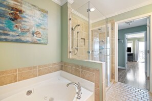 Ensemble douche/baignoire, serviettes fournies