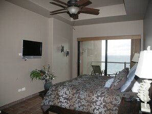 3 slaapkamers, een strijkplank/strijkijzer, wifi, beddengoed