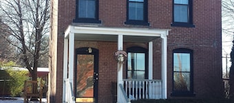 Beautiful Townhouse In Turners Falls!