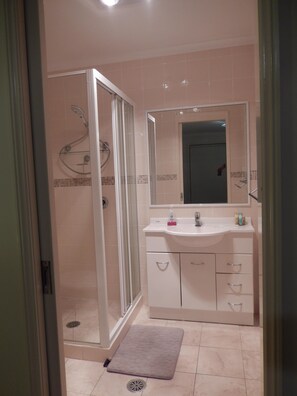 Bathtub, toilet paper