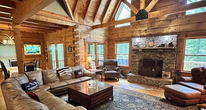 Buckberry Lodge 5 BR/ 4.5 bath log cabin FIVE NIGHT MINIMUM
