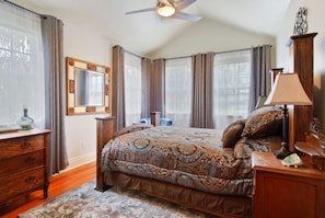 2 bedrooms, iron/ironing board, free WiFi, bed sheets - Treme Townhouse, elegant living, steps to the French Quarter (New Orleans)