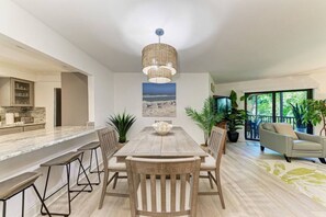 Dining - Sea Grape Inn #7 - Beachfront Property (Longboat Key)