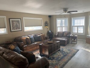 Smart TV, reproductor de DVD y libros 