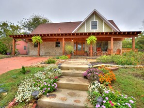 Exterior - A touch of TX Hill Country-SOCO Austin, Big 5BR, SwimSPA-seats 10, Sauna, 7 Beds (Austin)