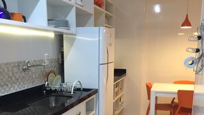 茶具/咖啡用具、冰箱、微波炉、烤箱
