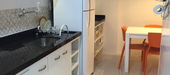 Rent beautiful 2 bedroom apt at a Fort Beach court.