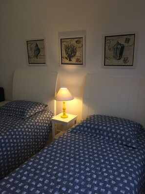 2 chambres, fer et planche à repasser, Wi-Fi gratuit, draps fournis
