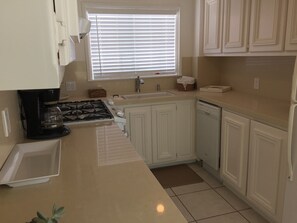 Fridge, microwave, oven, stovetop - Immensely Charming Apartment on Balboa Island (Newport Beach)