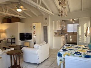 Unclassified image, 4 of 29, button - Immensely Charming Apartment on Balboa Island (Newport Beach)