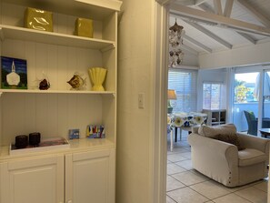 Unclassified image, 5 of 29, button - Immensely Charming Apartment on Balboa Island (Newport Beach)