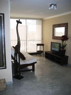 Smart-TV, Videospiele, DVD-Player, Tischtennisplatte