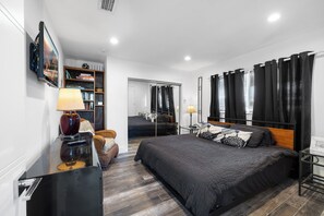 2 chambres, bureau, fer et planche à repasser, accès au Wi-Fi (inclus)