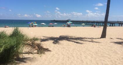 UNIT # 7 Ocean and Downtown view LAUDERDALE BY THE SEA 200 steps to beach fun