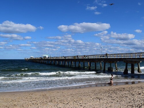 UNIT # 7 Ocean and Downtown view LAUDERDALE BY THE SEA  200+- steps to beach fun