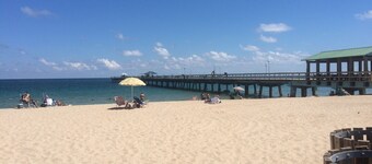 UNIT # 7 Ocean and Downtown view LAUDERDALE BY THE SEA  200 steps to beach fun