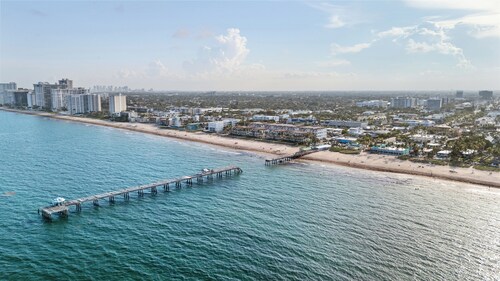 UNIT # 7 Ocean and Downtown view LAUDERDALE BY THE SEA  200+- steps to beach fun