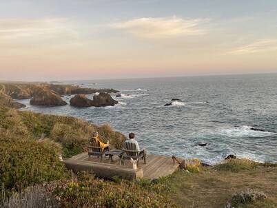 RIGHT ON THE OCEAN BLUFF with Romance and Luxury:  When ONLY THE BEST Will Do.. 