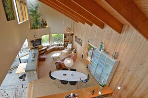Smart TV, fireplace, books, music library - RIGHT ON THE OCEAN BLUFF with Romance and Luxury:  When ONLY THE BEST Will Do..  (Sea Ranch)