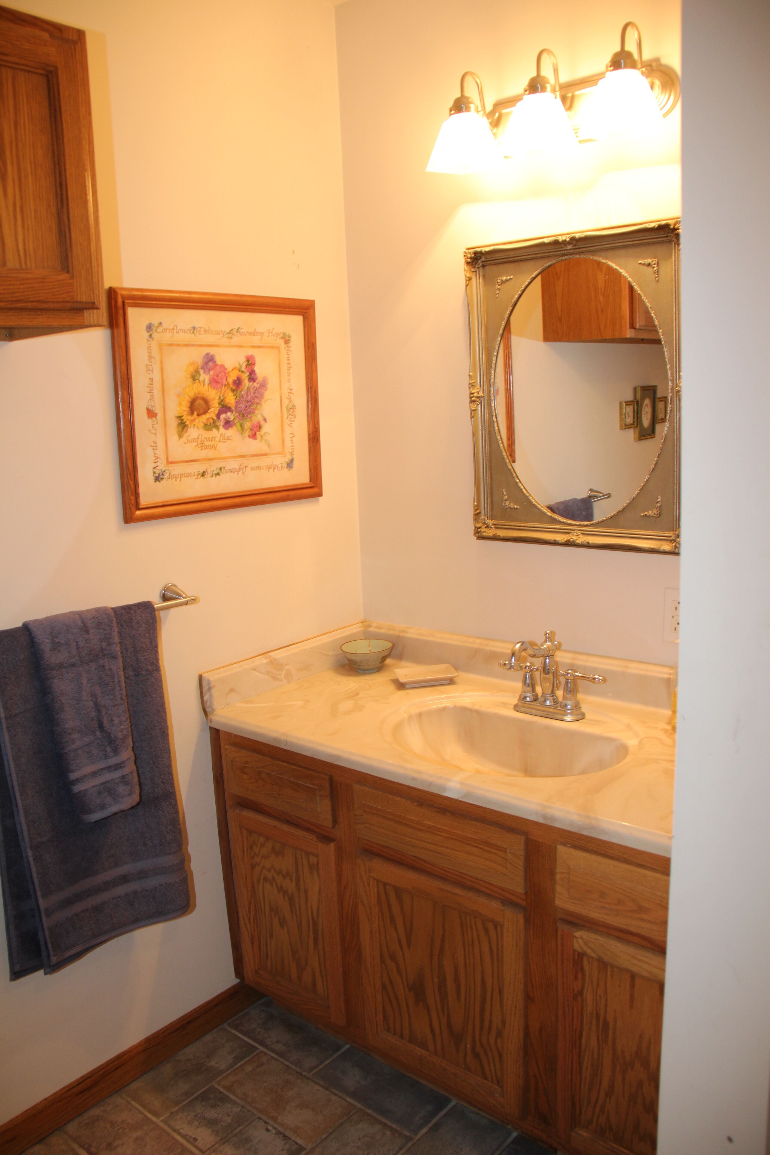 Beautiful Garden Apartment Easy Access to Akron, Cleveland, and Amish Country