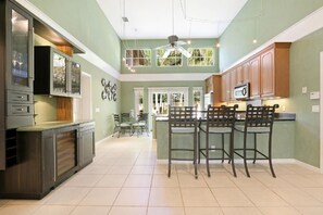 Fridge, microwave, oven, stovetop - Tropical Paradise on Singer Island (palm beach shores)