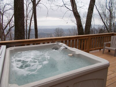 The Newly Renovated Treehouse Cabin with Incredible Views and Hot Tub