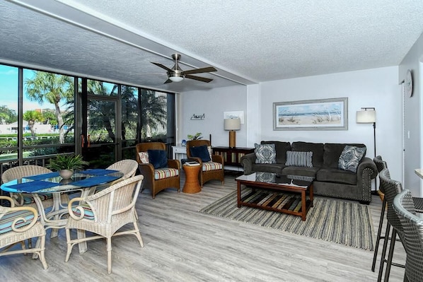 Televisión, reproductor de DVD y impresora 