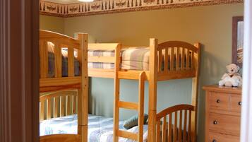 3 Schlafzimmer, Bügeleisen/Bügelbrett, Reisekinderbett, kostenloses WLAN