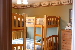 3 Schlafzimmer, Bügeleisen/Bügelbrett, Reisekinderbett, kostenloses WLAN