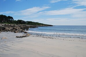 Beach nearby, sun-loungers - Maine Dream Cottage (Biddeford)