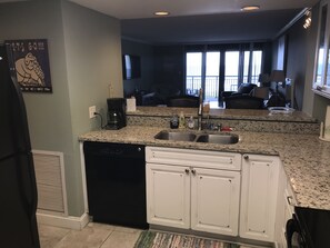 雪櫃、微波爐、焗爐、爐具