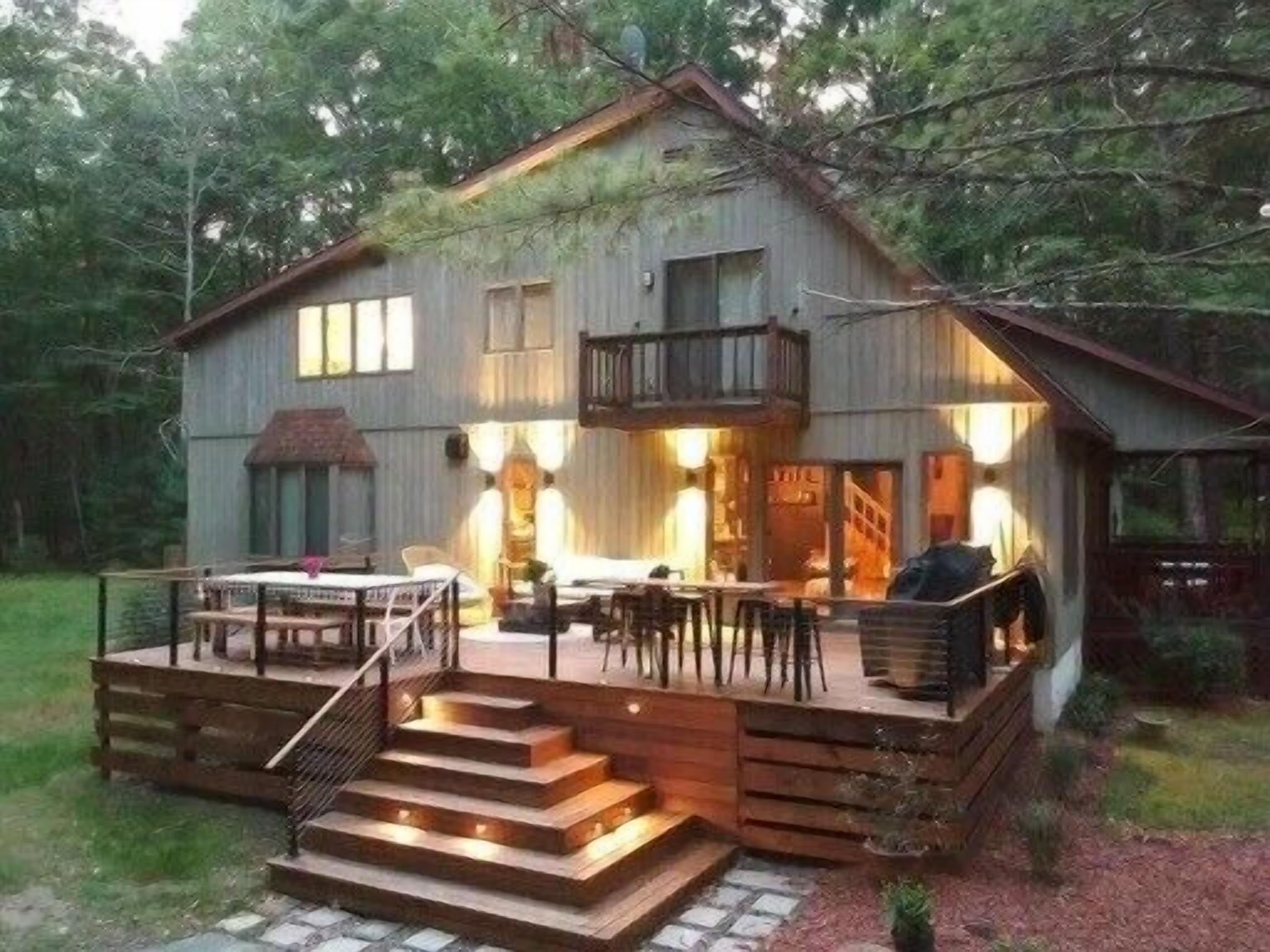 Lakehouse in the Woods- 2 Hours from NYC- 5 bedroom- 4,300 sq ft Newly Renovated