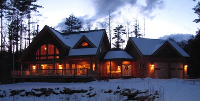 CAMP DAVID in Bolton Landing, Immaculate, Dog-friendly Fire-pit Play-yard