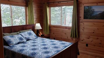 5 bedrooms, in-room safe, desk, iron/ironing board