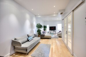 Smart TV - 2 Floors Penthouse With Private Rooftop Terrace (Montréal)