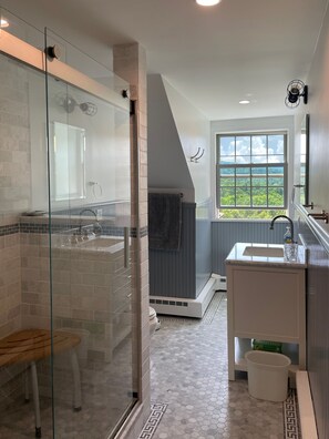 Combined shower/bathtub, hair dryer, towels, soap