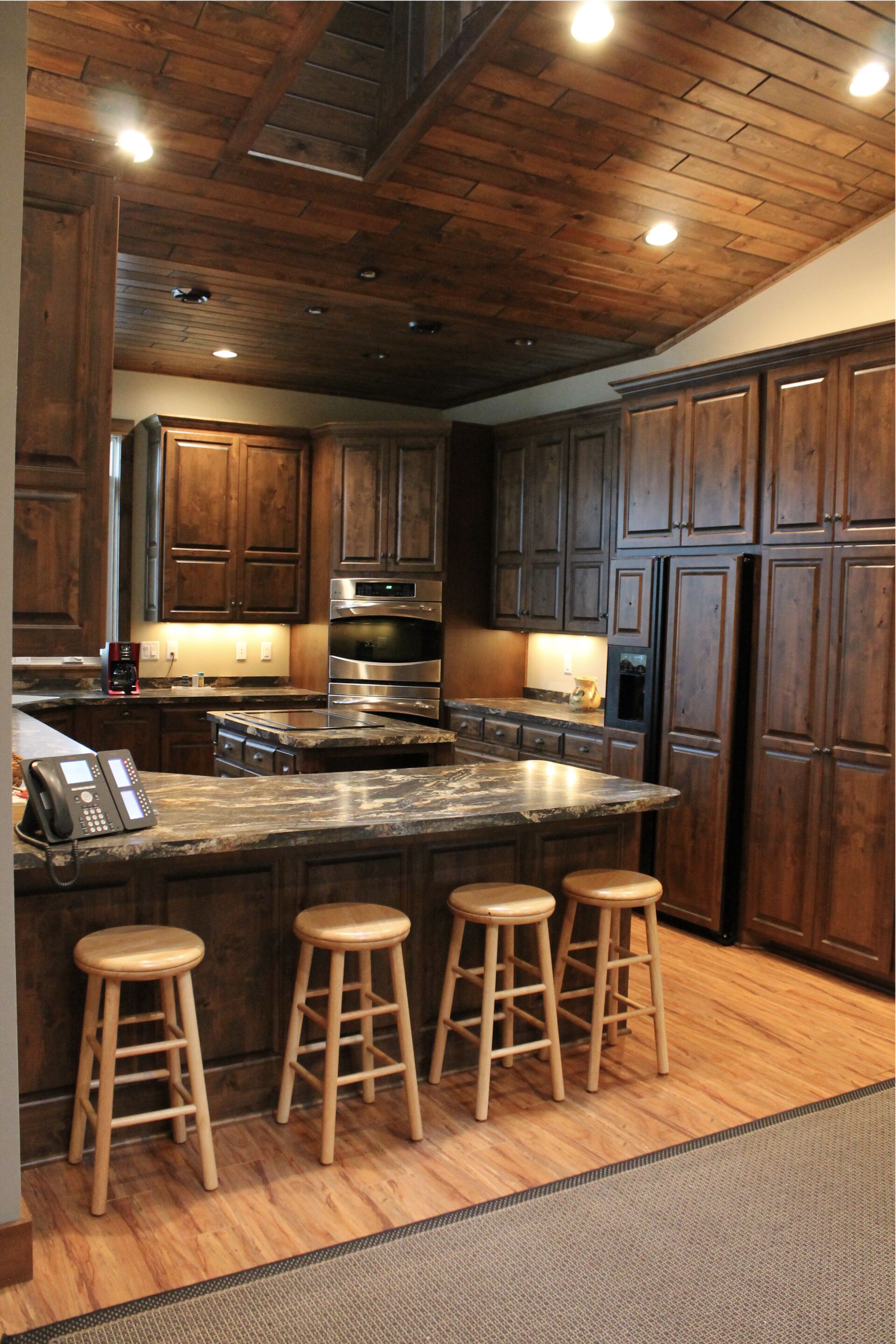 Maple Drive Lodge Getaway - Perfect for Large Groups!