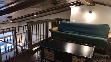 Een smart-tv en een open haard