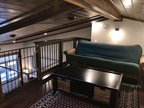 Een smart-tv en een open haard