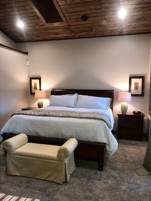 4 slaapkamers, een strijkplank/strijkijzer, gratis wifi, beddengoed