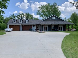 المنشأة من الخارج