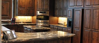 Maple Drive Lodge Getaway - Perfect for Large Groups!