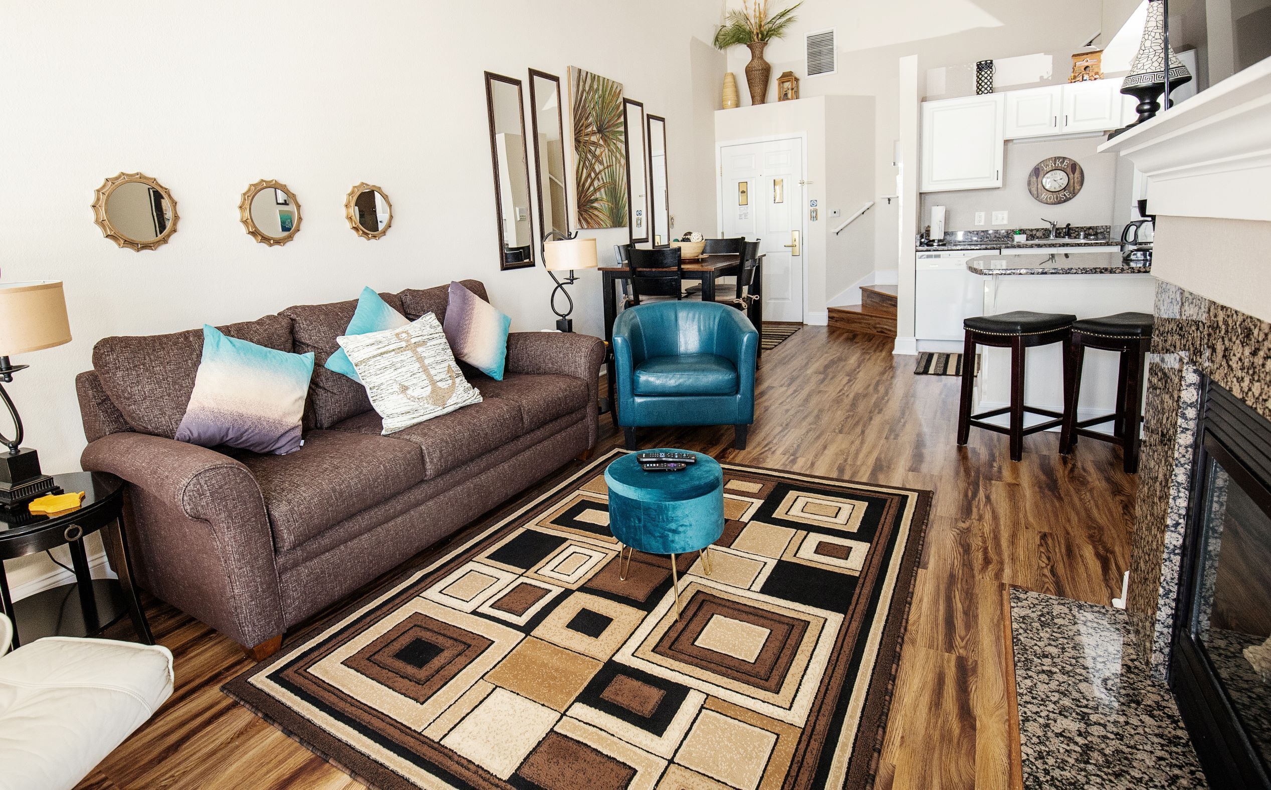 319 - Modern 2 Bed Lake View Condo w/Gorgeous Views